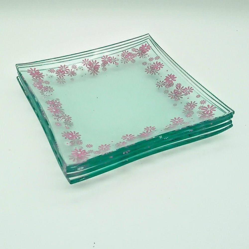 Set of 4 Pampered Chef Daisy Pink White Square Glass Plates